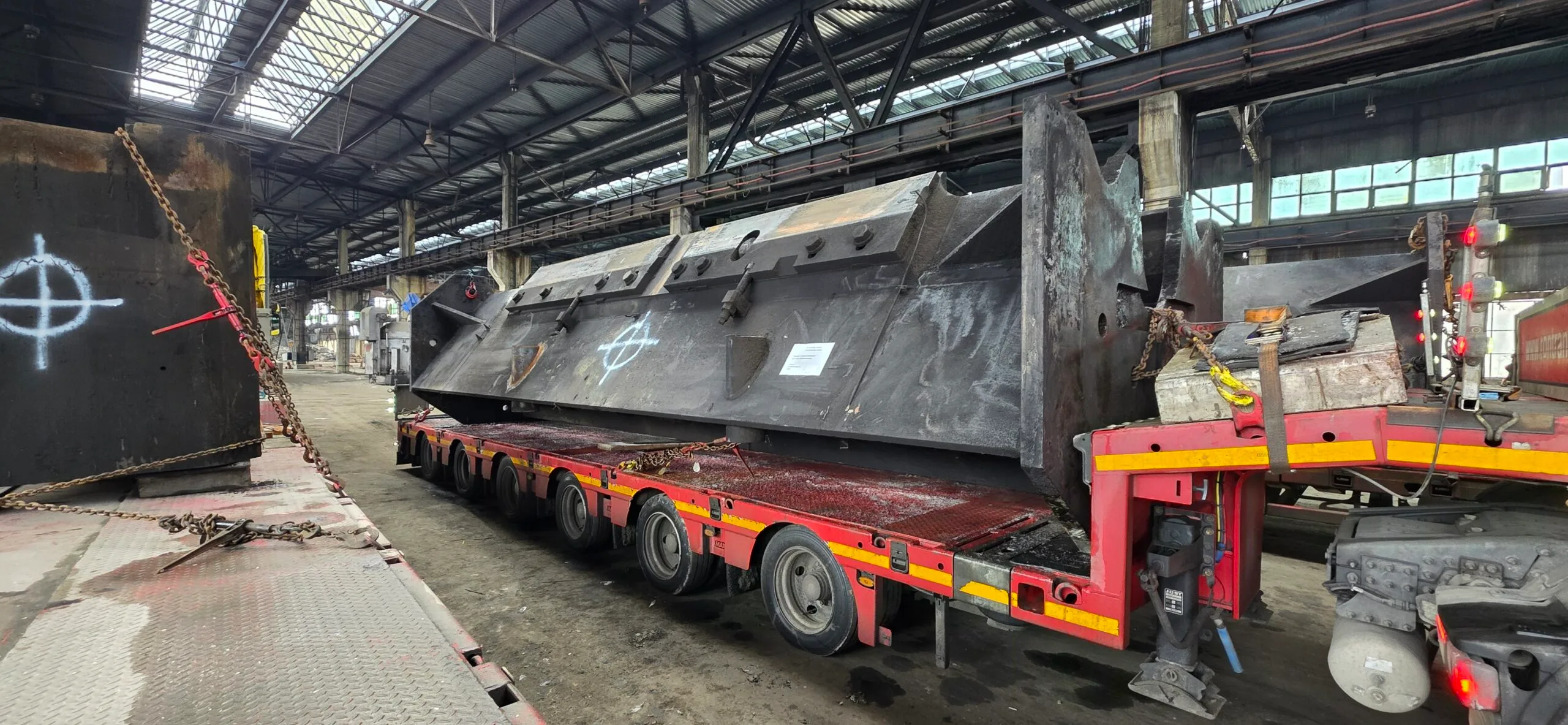 Lateral support 8050 x 3000 x 2000 mm, 44 600 kg, loaded for transport