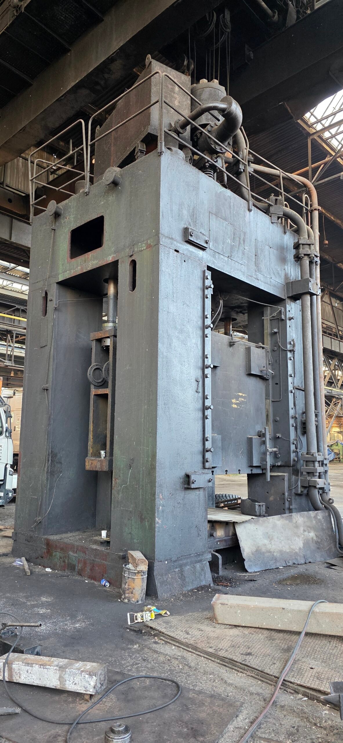 Hydraulic trimming press 1600 t